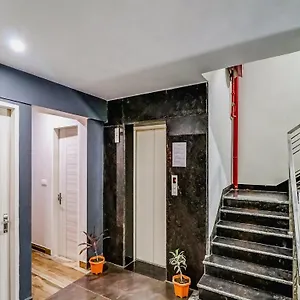 Townhouse Skylight Near Medanta Hospital Hotel Gurgaon